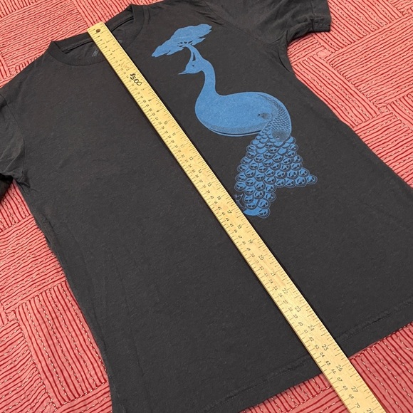 Arbor women’s small peacock graphic blue on gray Short Sleeve T-shirt - Picture 6 of 9